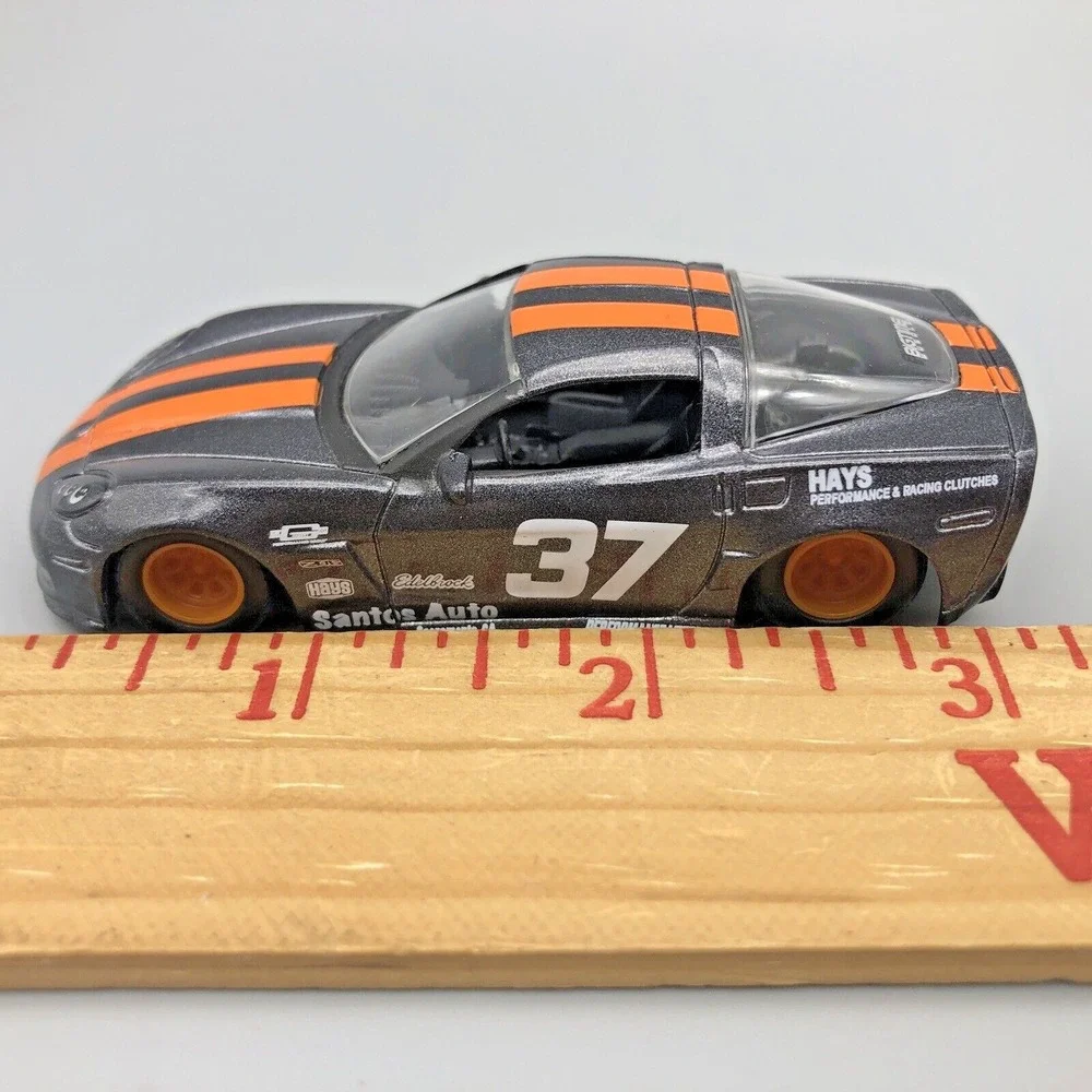 Jada 2006 06 Chevrolet Chevy Corvette Z06 Race Car Gray Diecast 1/64 Rubber Tire
